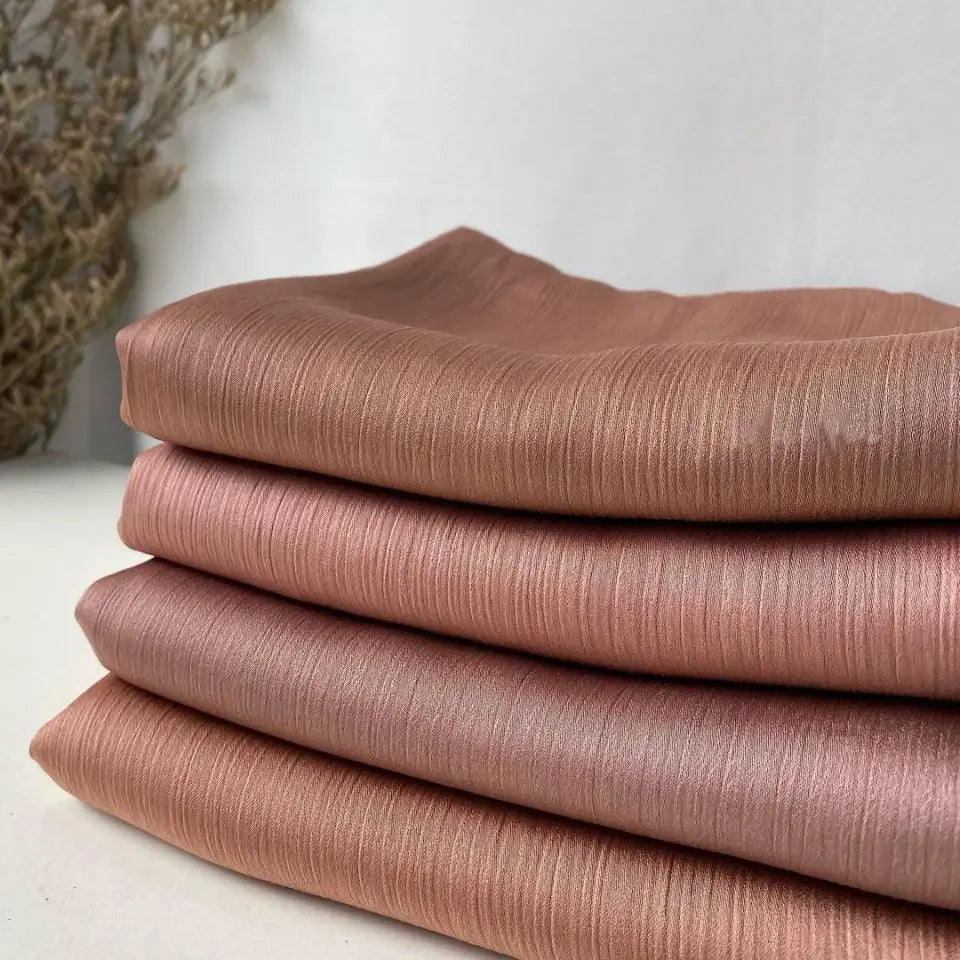 Long Trendy Silk Crepe Hijab Hot Selling Satin Crinkle Hijab for Muslim Women Satin Hijab Islamic Headscarf