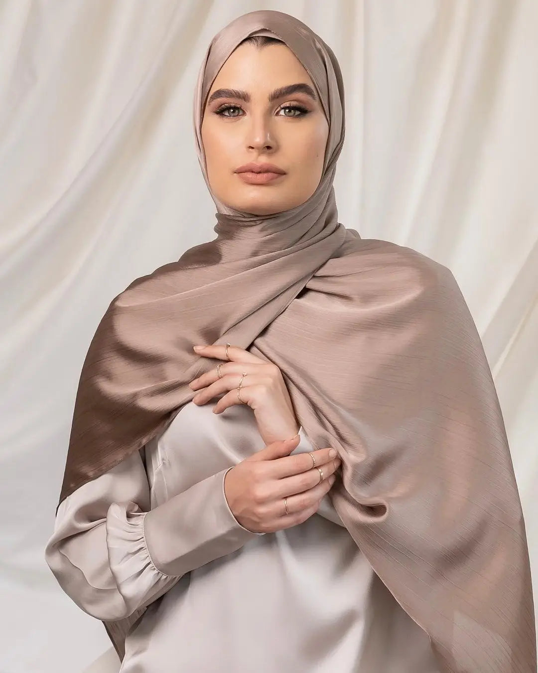 Long Trendy Silk Crepe Hijab Hot Selling Satin Crinkle Hijab for Muslim Women Satin Hijab Islamic Headscarf