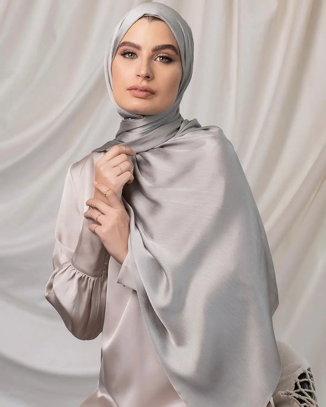 Long Trendy Silk Crepe Hijab Hot Selling Satin Crinkle Hijab for Muslim Women Satin Hijab Islamic Headscarf